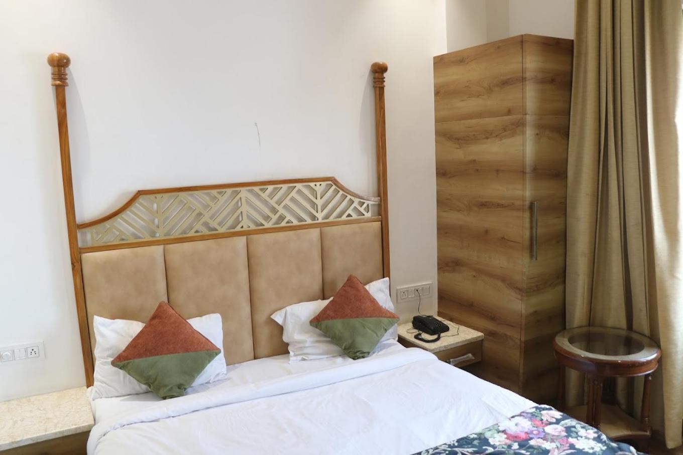 Hotel Rv Golden Amritsar Buitenkant foto