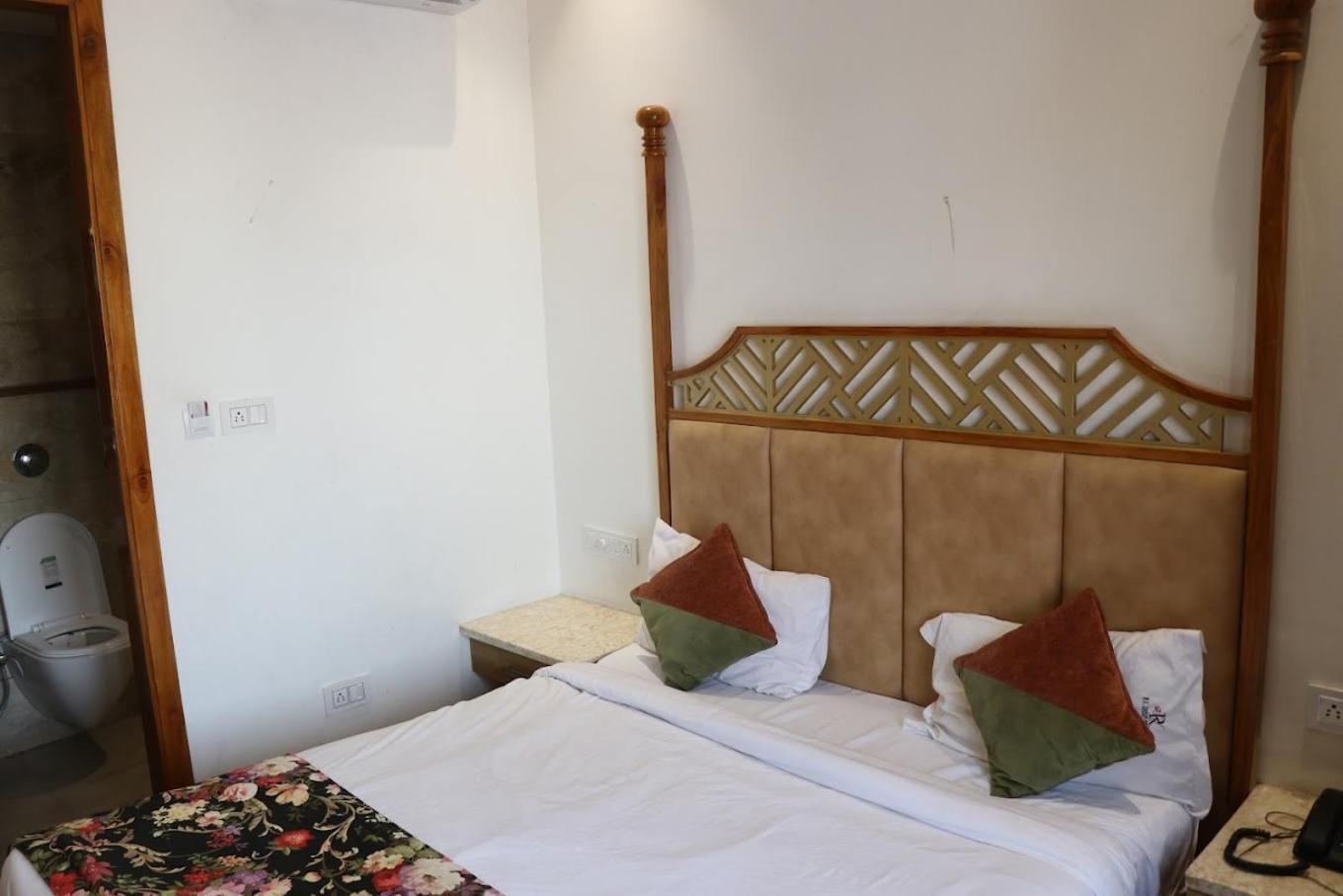 Hotel Rv Golden Amritsar Buitenkant foto